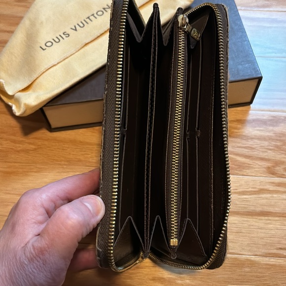 Louis Vuitton wallet - Picture 2 of 8